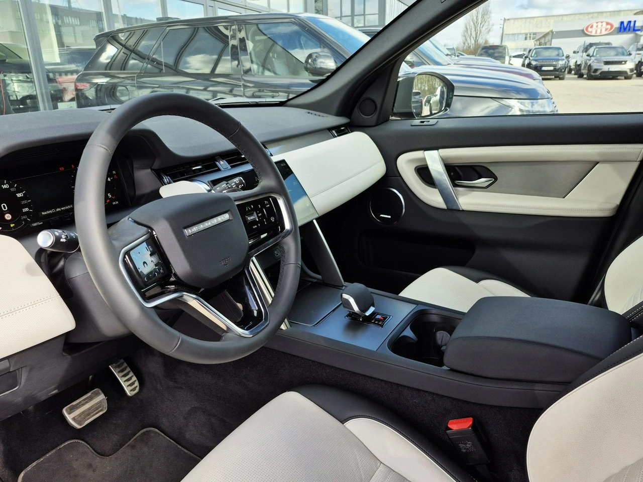 Land Rover Discovery Sport - Zdjęcie 17