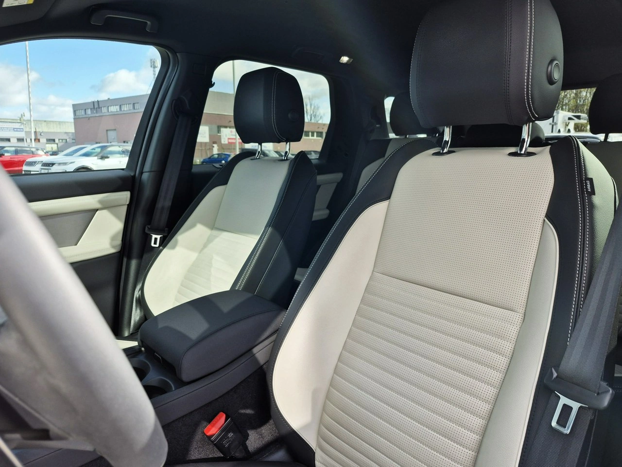 Land Rover Discovery Sport - Zdjęcie 18
