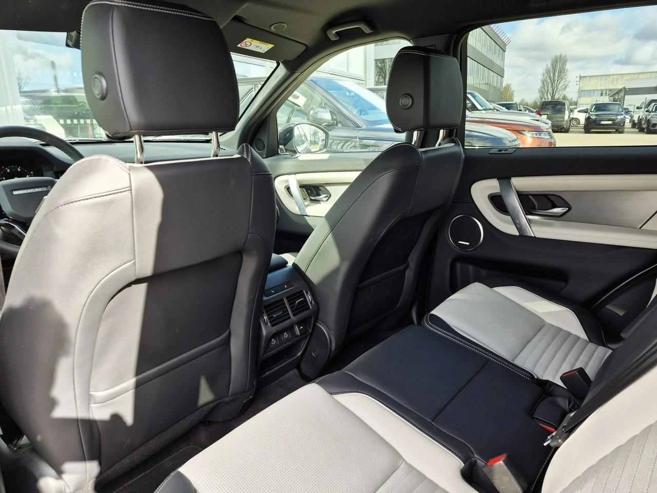 Land Rover Discovery Sport - Zdjęcie 19