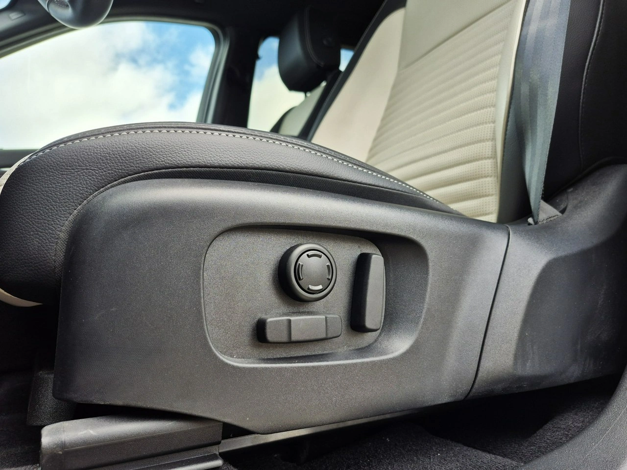 Land Rover Discovery Sport - Zdjęcie 21