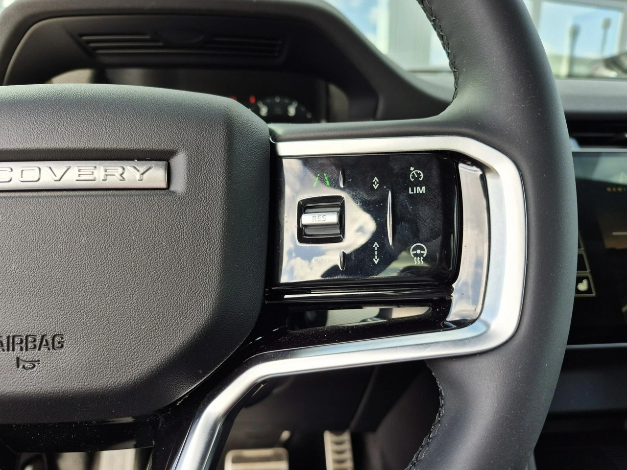 Land Rover Discovery Sport - Zdjęcie 23