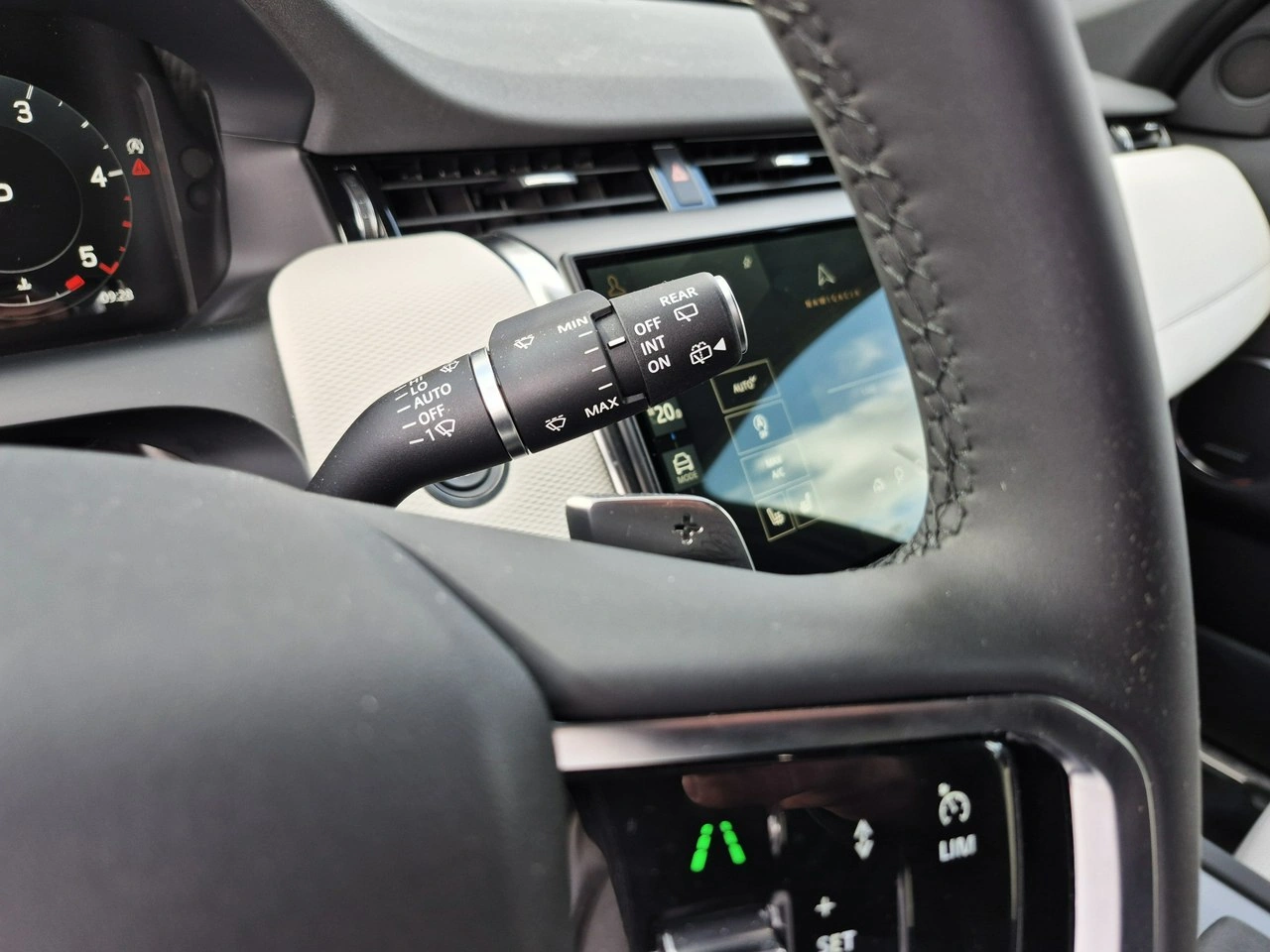 Land Rover Discovery Sport - Zdjęcie 25