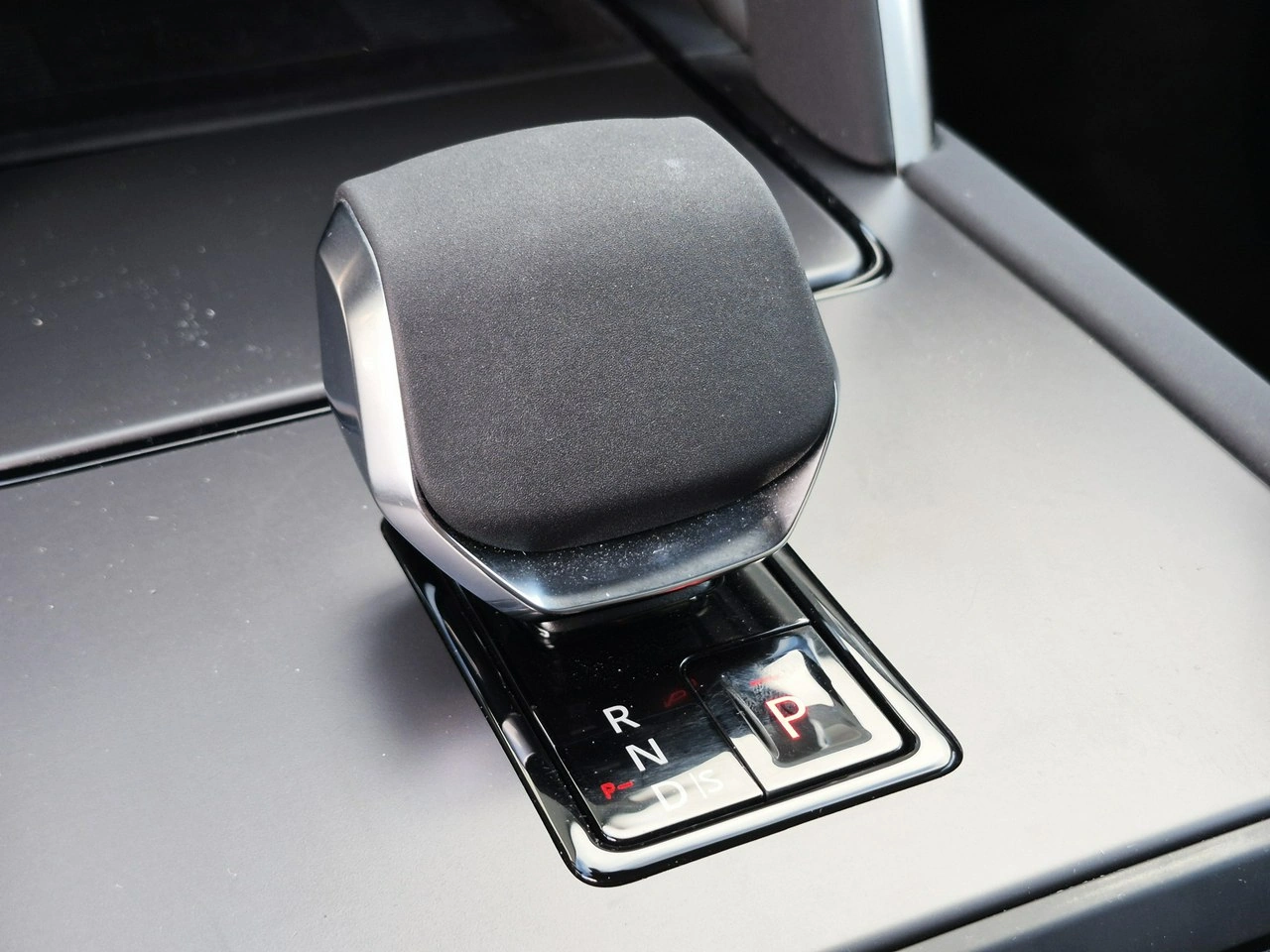 Land Rover Discovery Sport - Zdjęcie 26