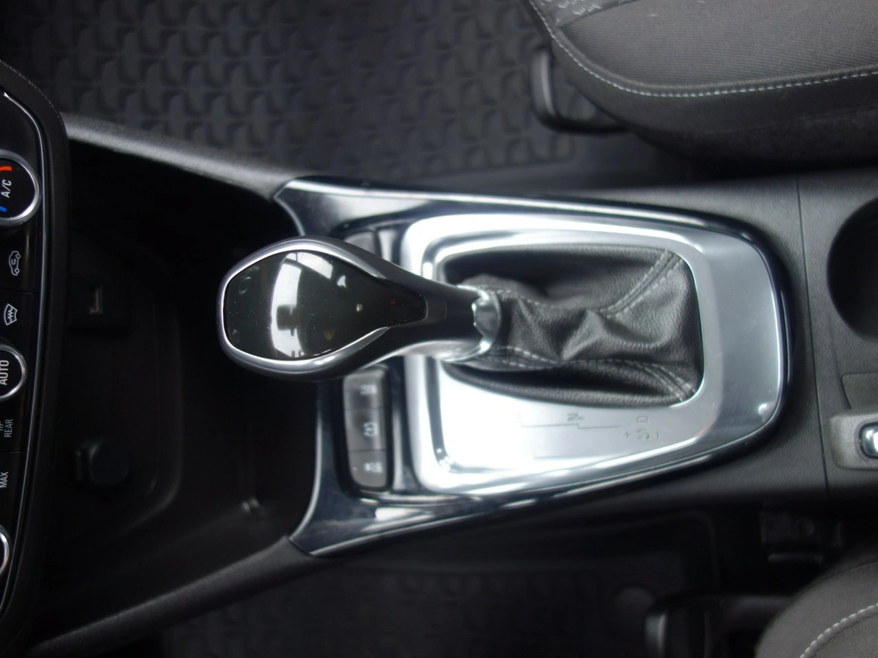 Opel Crossland X - Zdjęcie 23