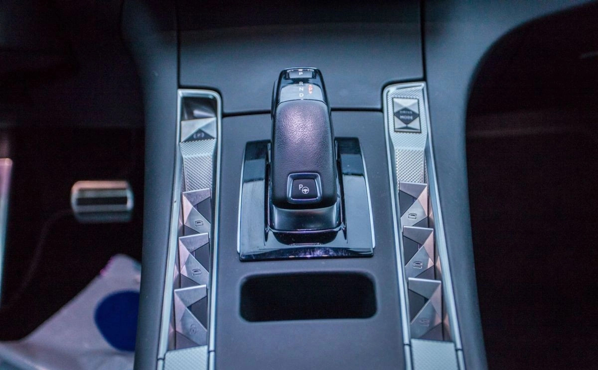 DS Automobiles DS 7 Crossback - Zdjęcie 15