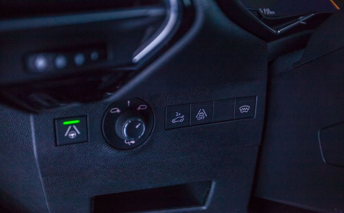 DS Automobiles DS 7 Crossback - Zdjęcie 18