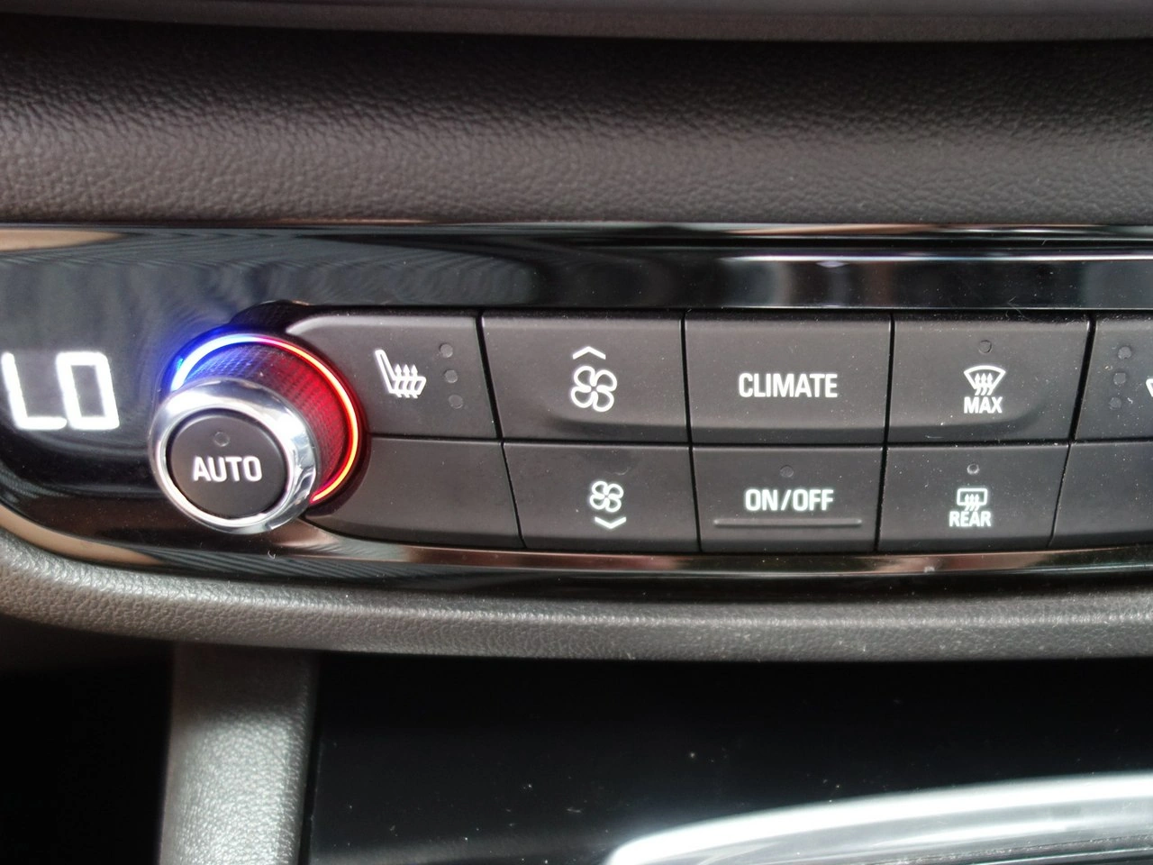 Opel Insignia - Zdjęcie 17