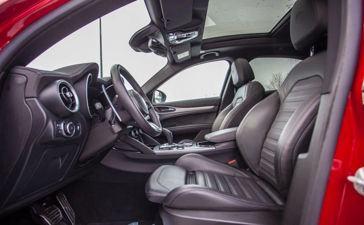 Alfa Romeo Stelvio - Zdjęcie 10