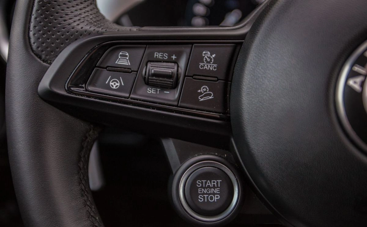 Alfa Romeo Stelvio - Zdjęcie 17