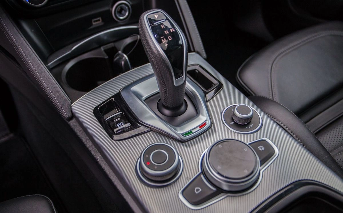 Alfa Romeo Stelvio - Zdjęcie 23