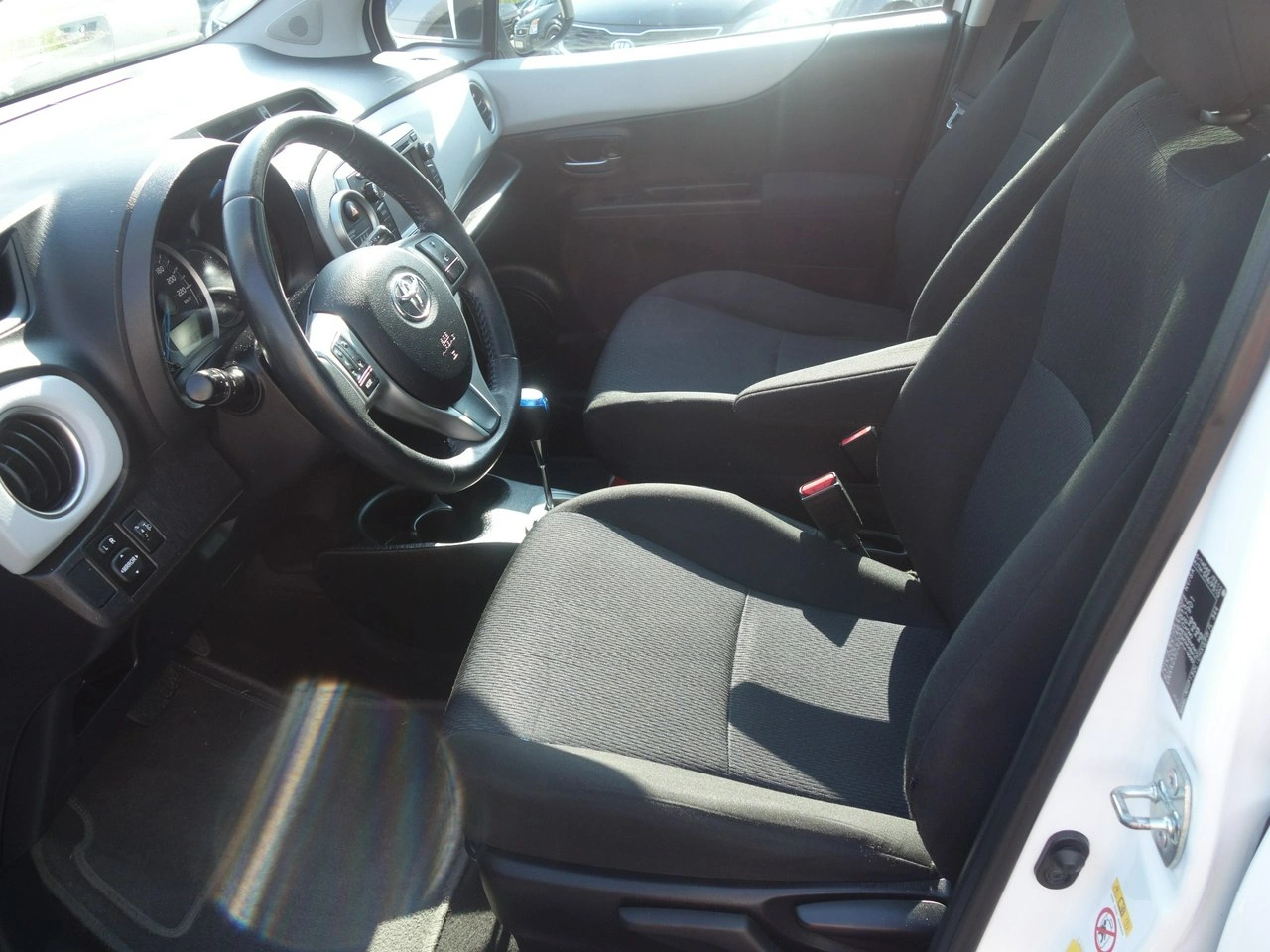 Toyota Yaris - Zdjęcie 9