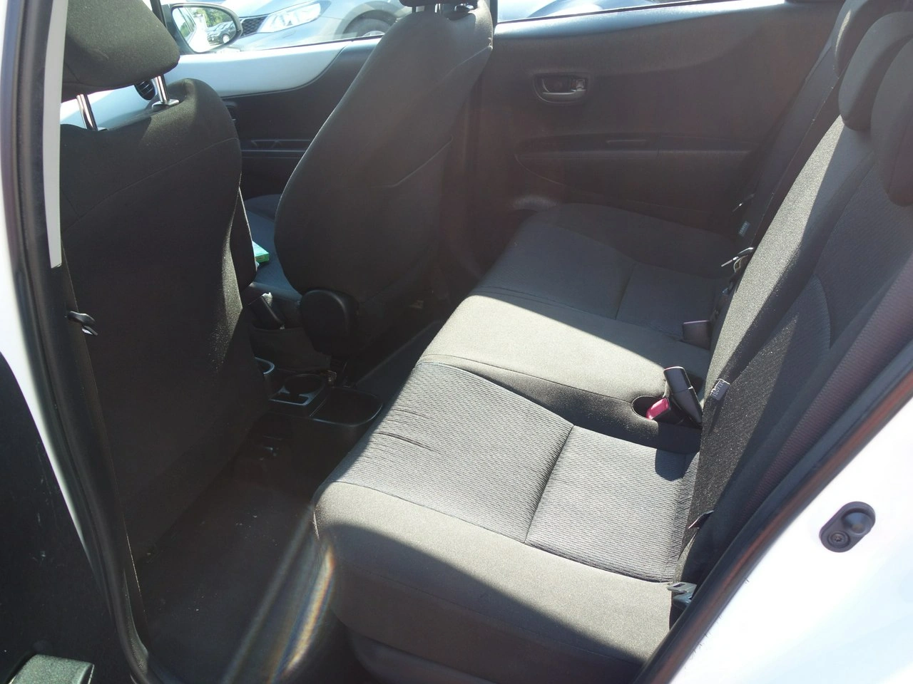 Toyota Yaris - Zdjęcie 11