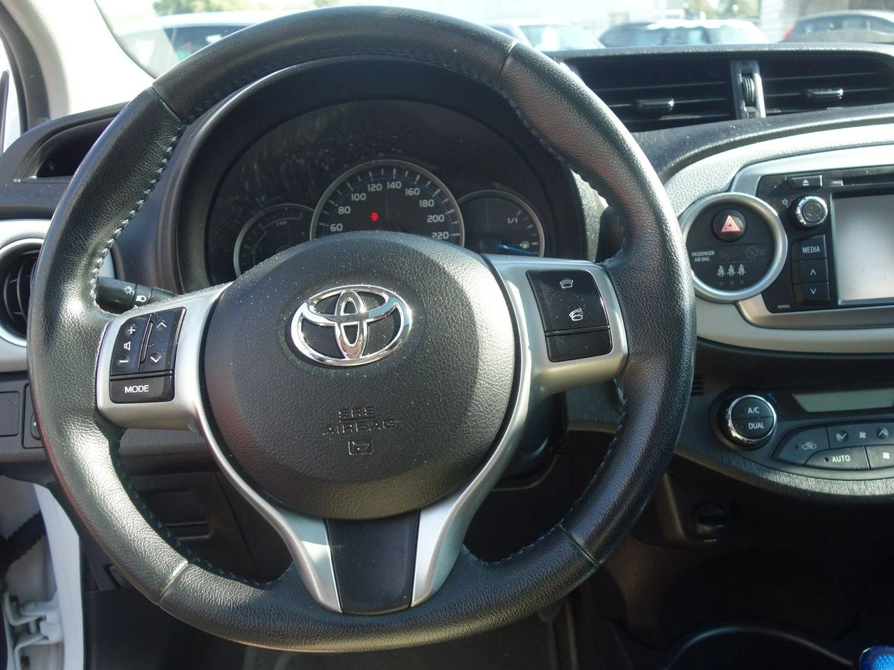 Toyota Yaris - Zdjęcie 13