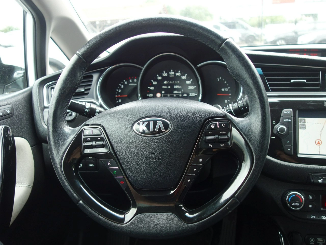 Kia Ceed - Zdjęcie 27