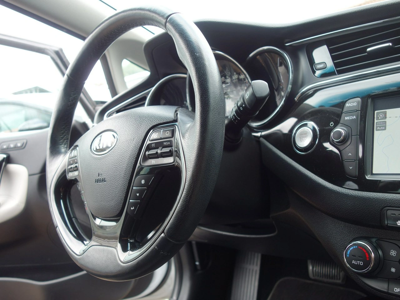 Kia Ceed - Zdjęcie 29