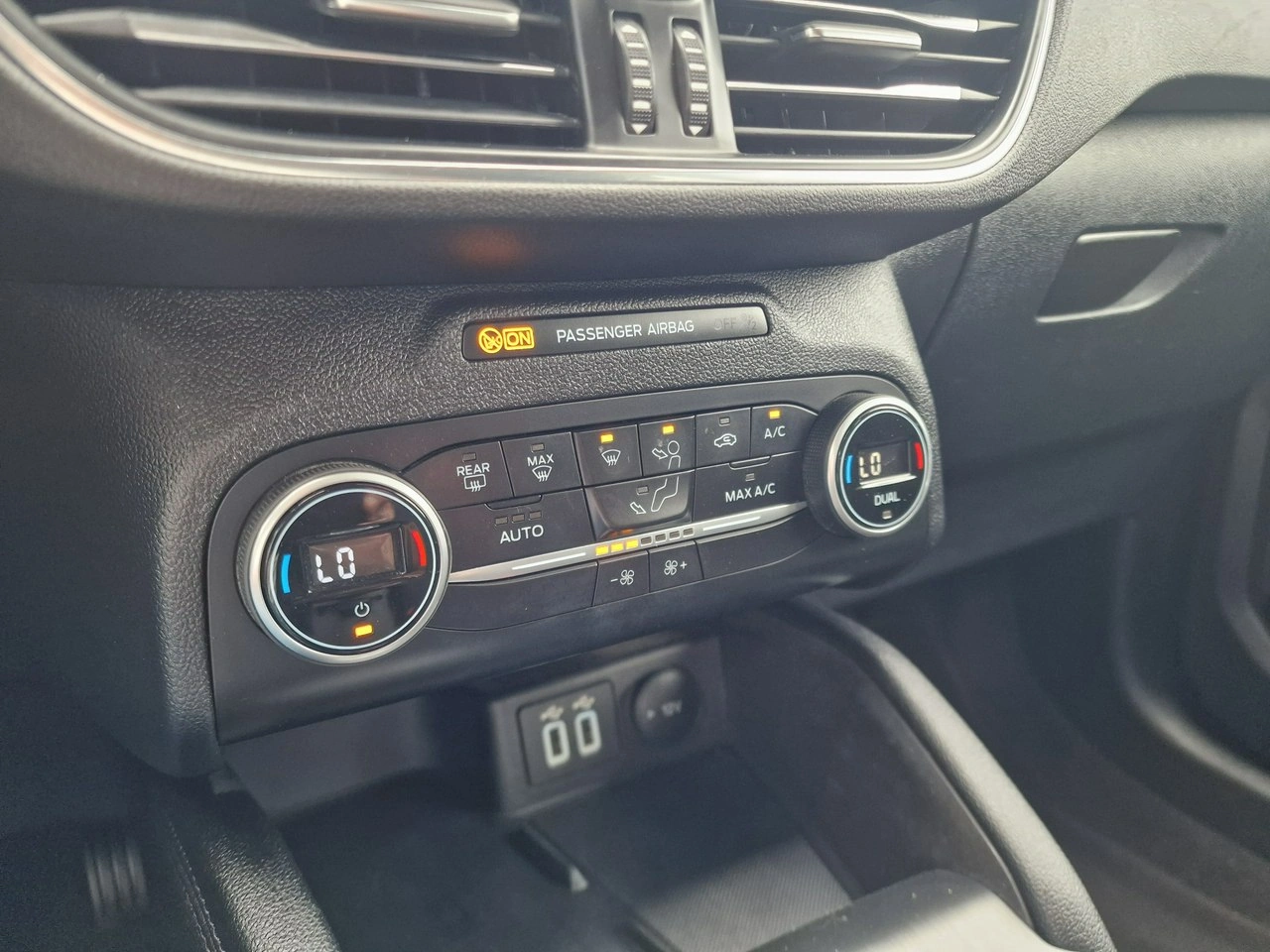 Ford Kuga - Zdjęcie 25