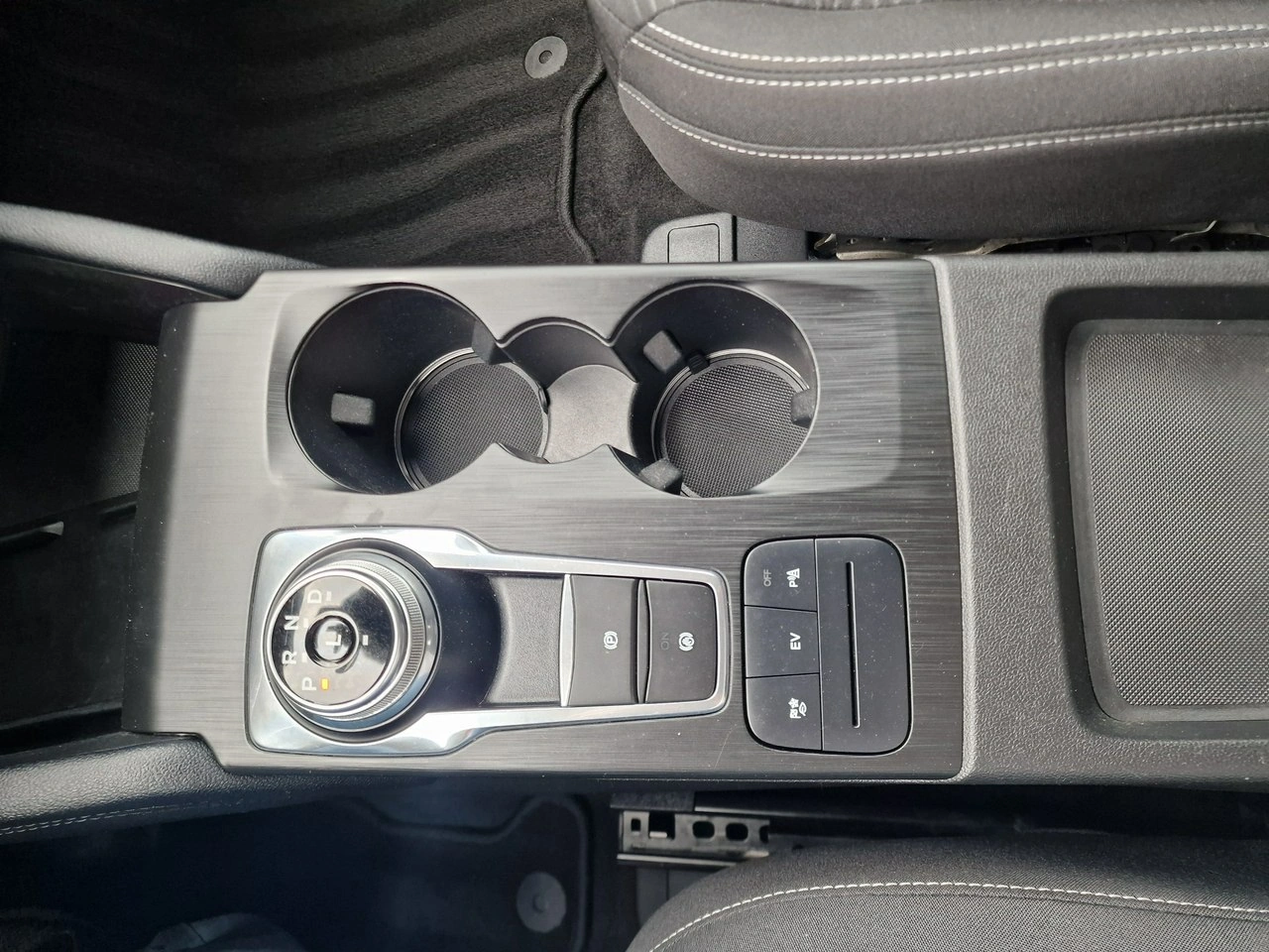 Ford Kuga - Zdjęcie 25