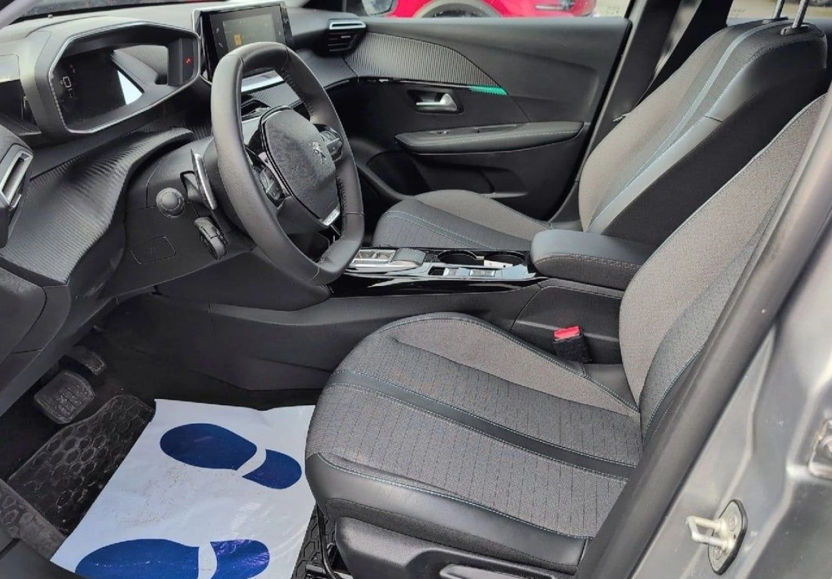 Peugeot 208 - Zdjęcie 9