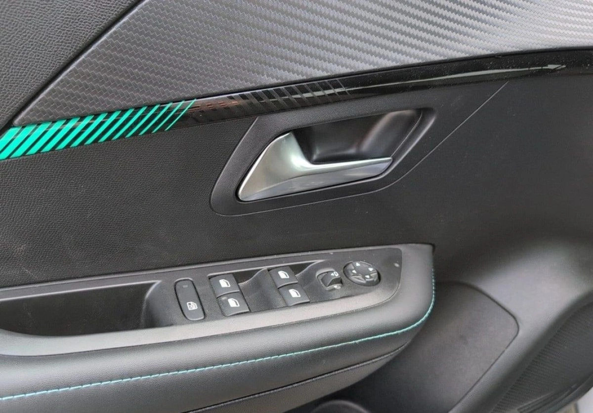 Peugeot 208 - Zdjęcie 12