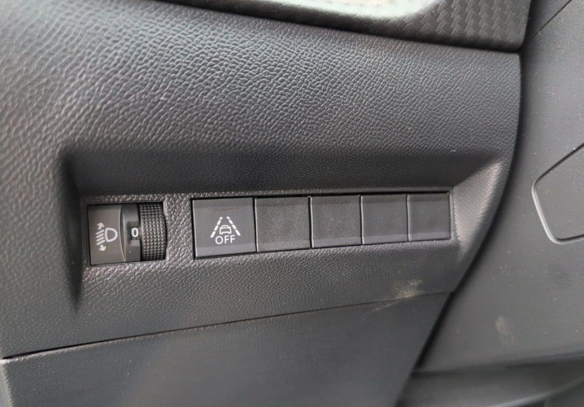 Peugeot 208 - Zdjęcie 13