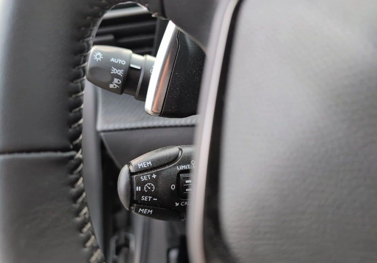 Peugeot 208 - Zdjęcie 17