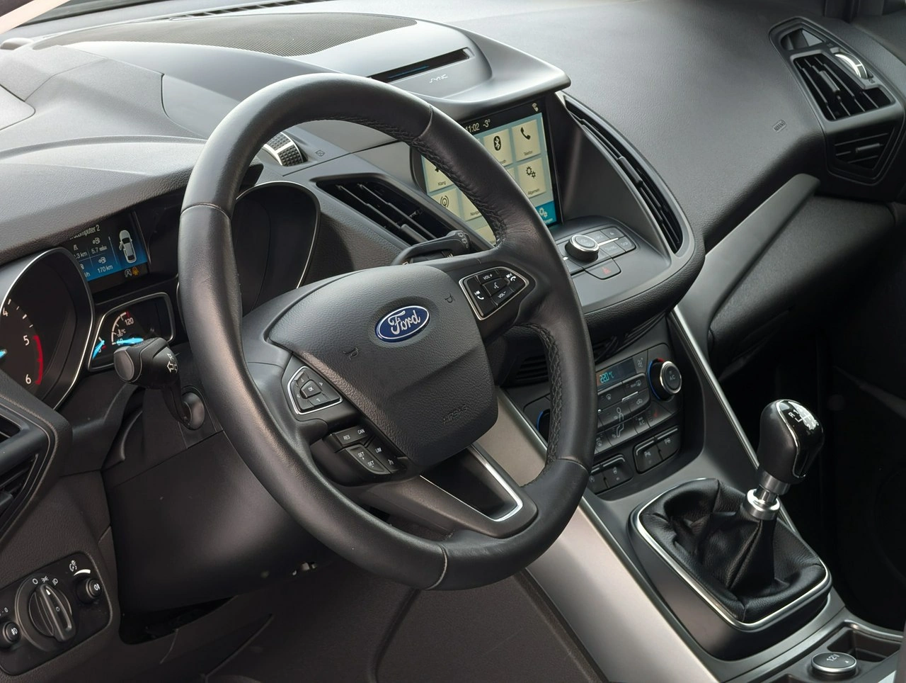 Ford Kuga - Zdjęcie 15