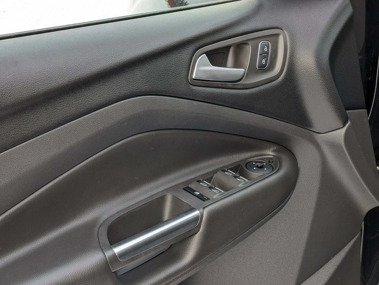 Ford Kuga - Zdjęcie 16