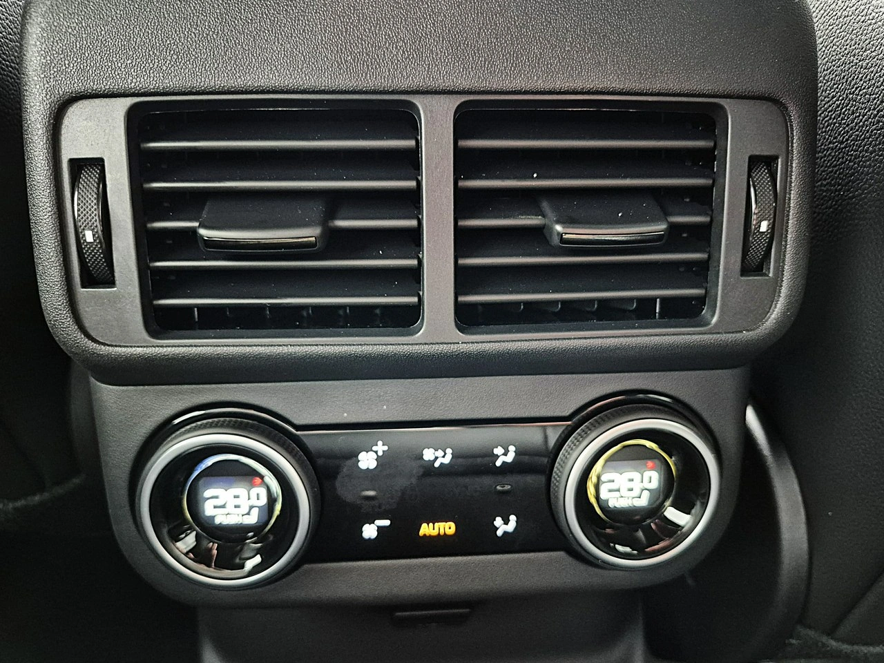 Land Rover Range Rover Velar - Zdjęcie 25