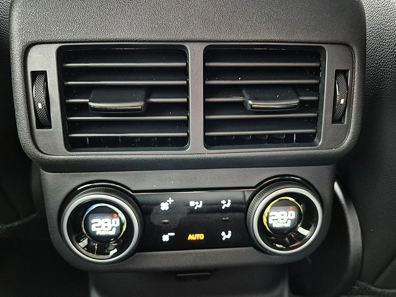 Land Rover Range Rover Velar - Zdjęcie 25