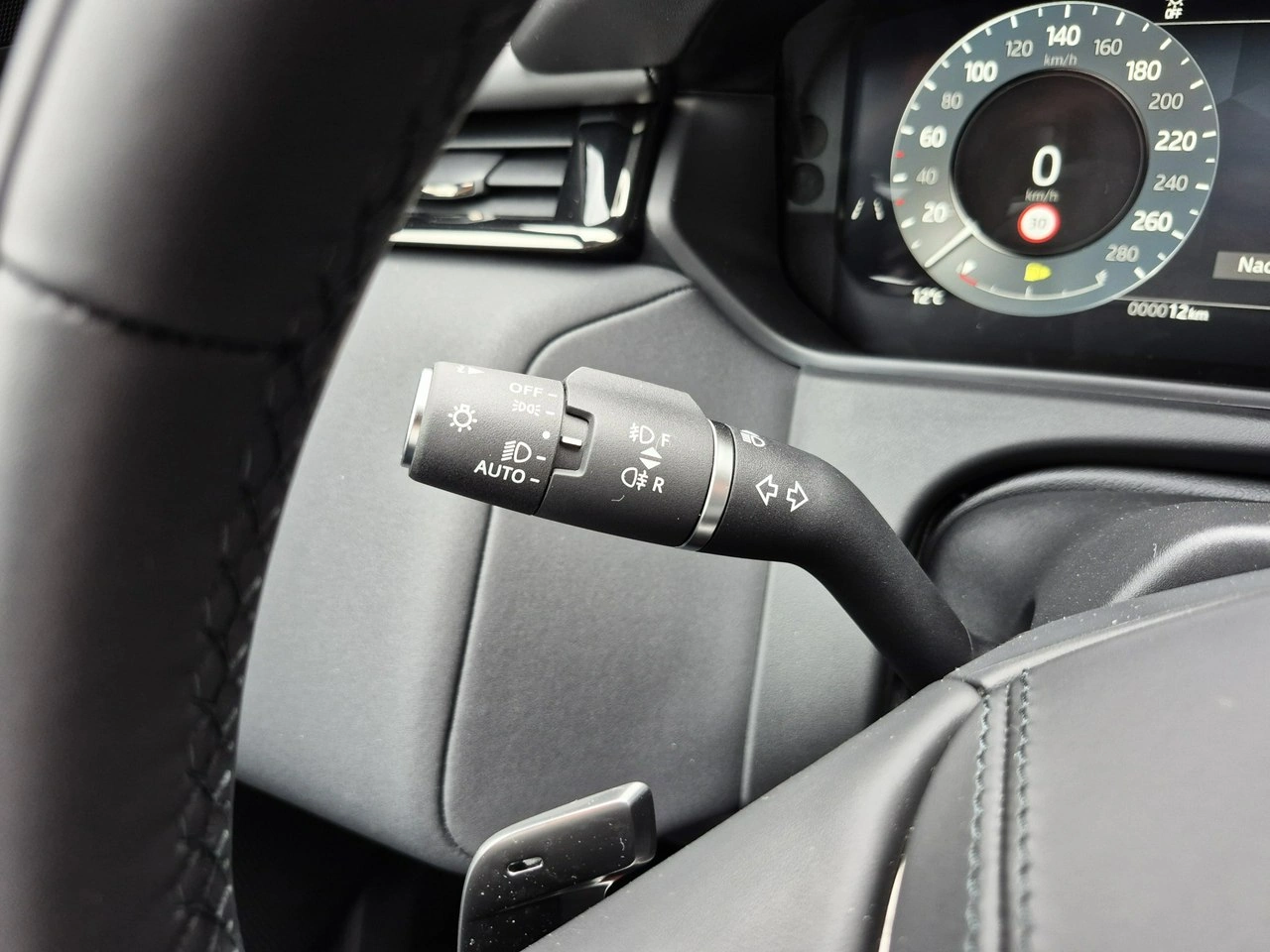 Land Rover Range Rover Velar - Zdjęcie 30