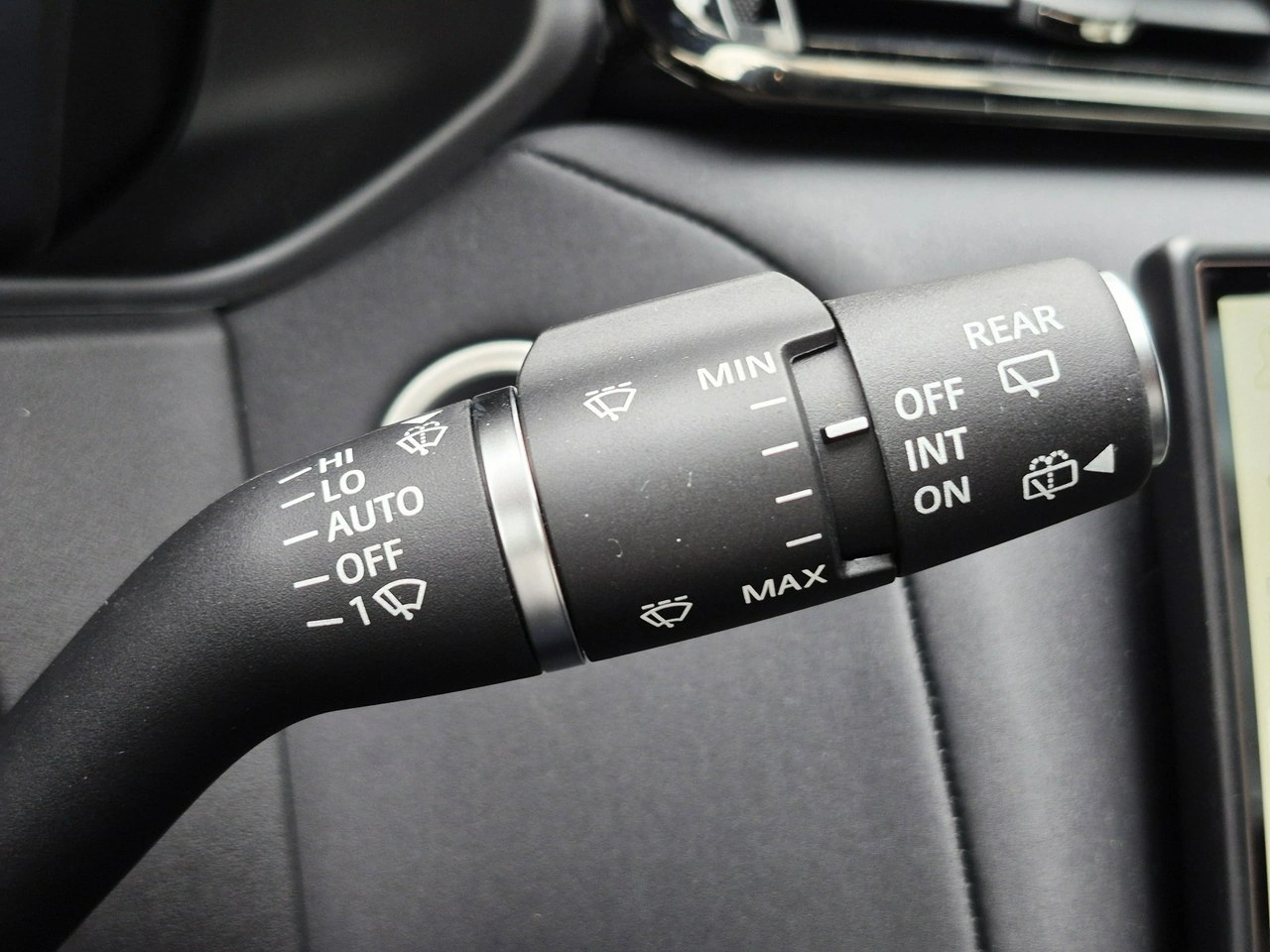 Land Rover Range Rover Velar - Zdjęcie 33