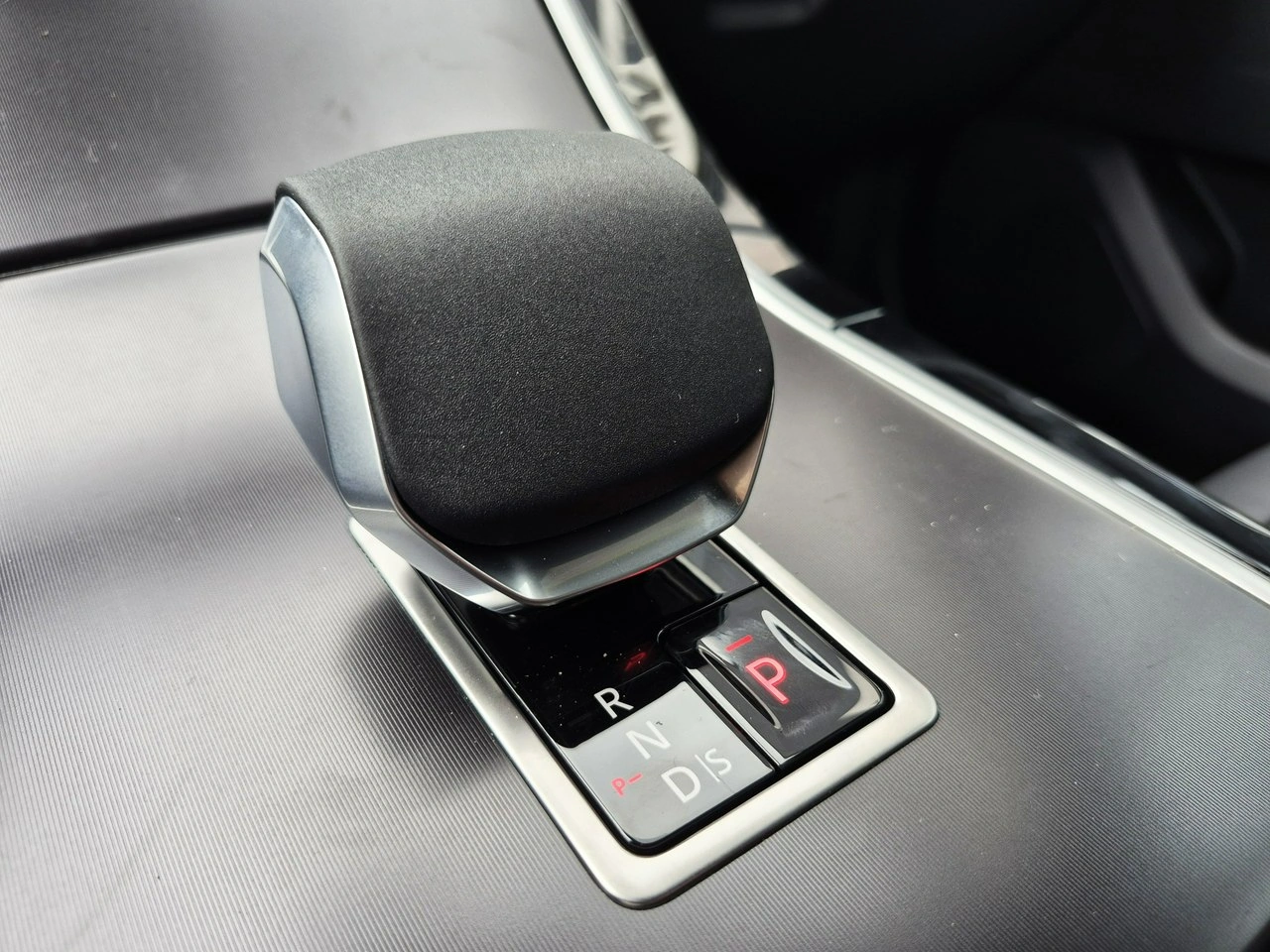 Land Rover Range Rover Velar - Zdjęcie 37