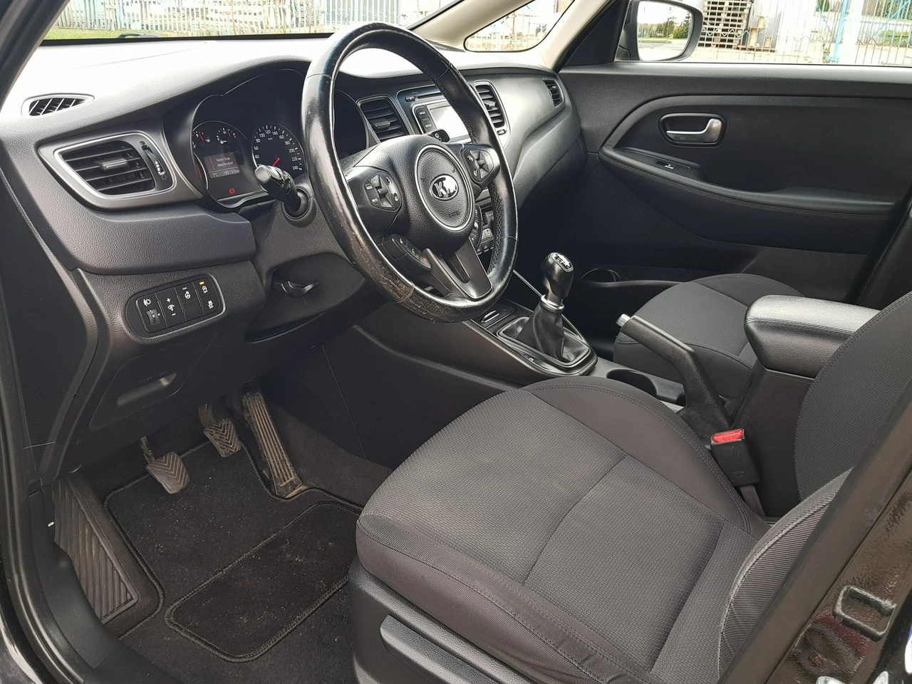 Kia Carens - Zdjęcie 9
