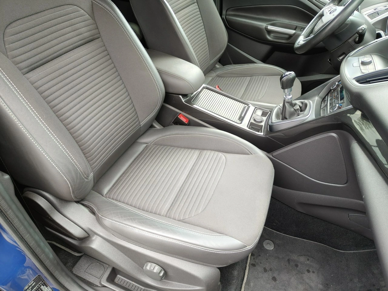 Ford Kuga - Zdjęcie 12