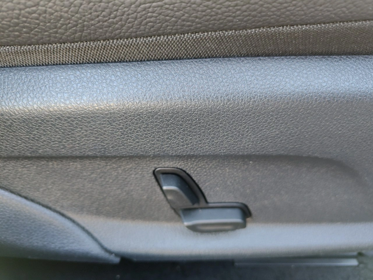 Mercedes E 220 - Zdjęcie 19