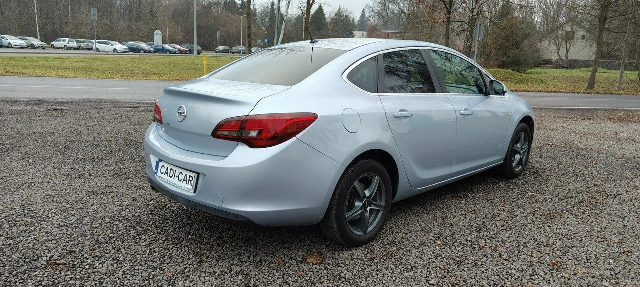 Opel Astra - Zdjęcie 3