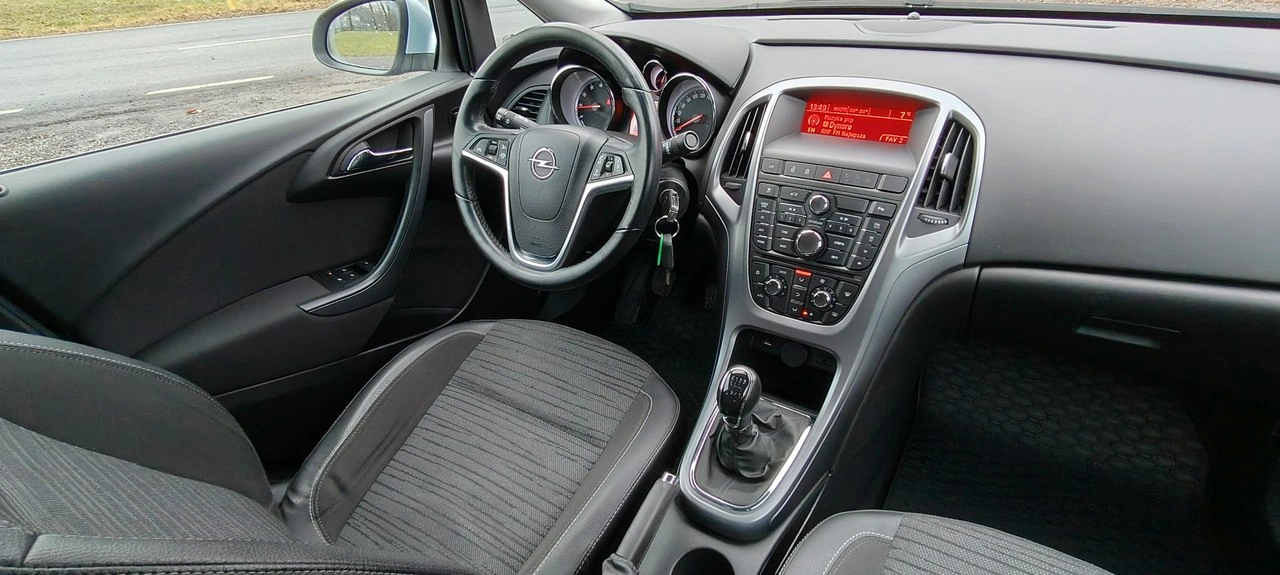 Opel Astra - Zdjęcie 8