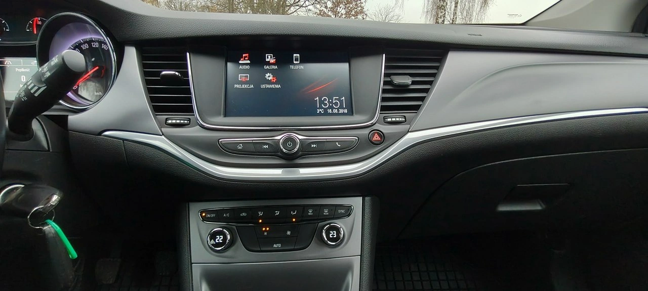 Opel Astra - Zdjęcie 9