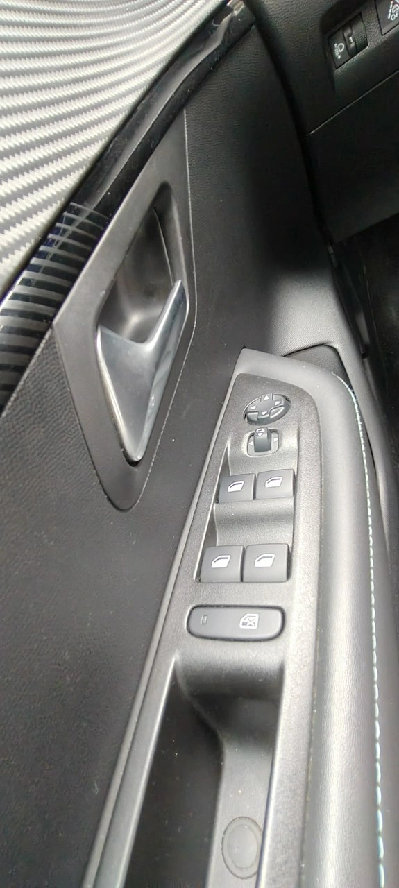 Peugeot 208 - Zdjęcie 14