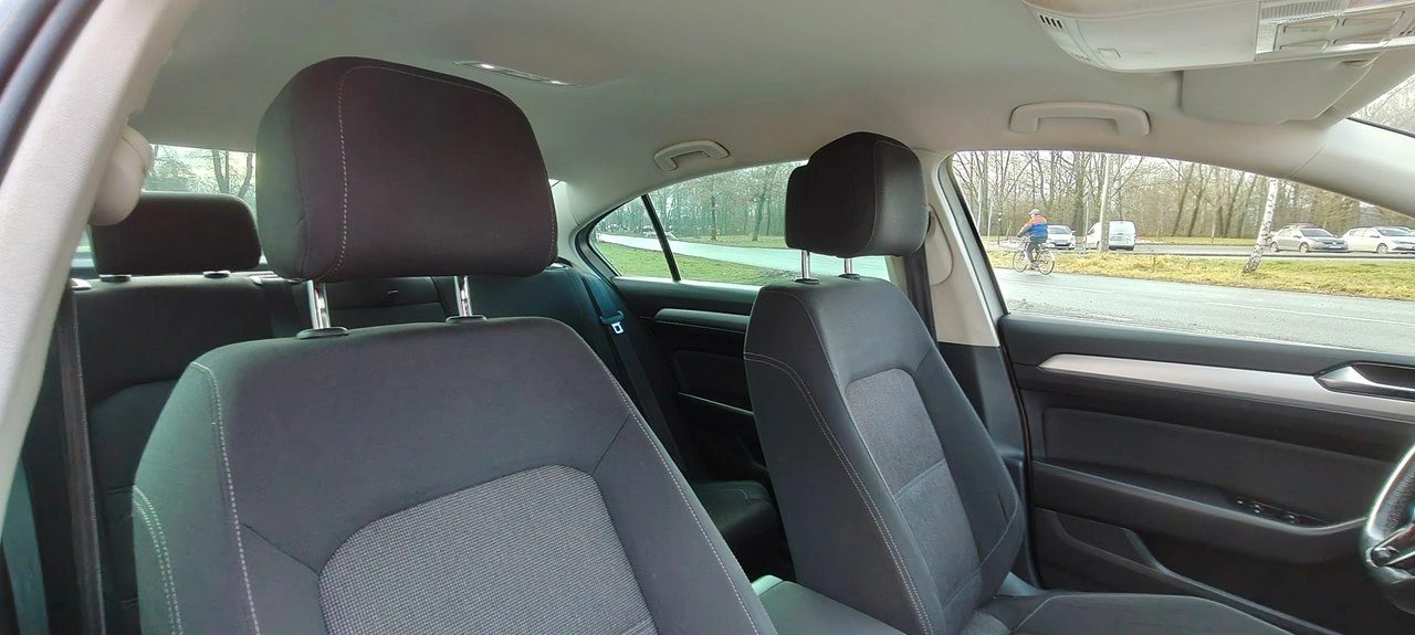 Volkswagen Passat - Zdjęcie 13
