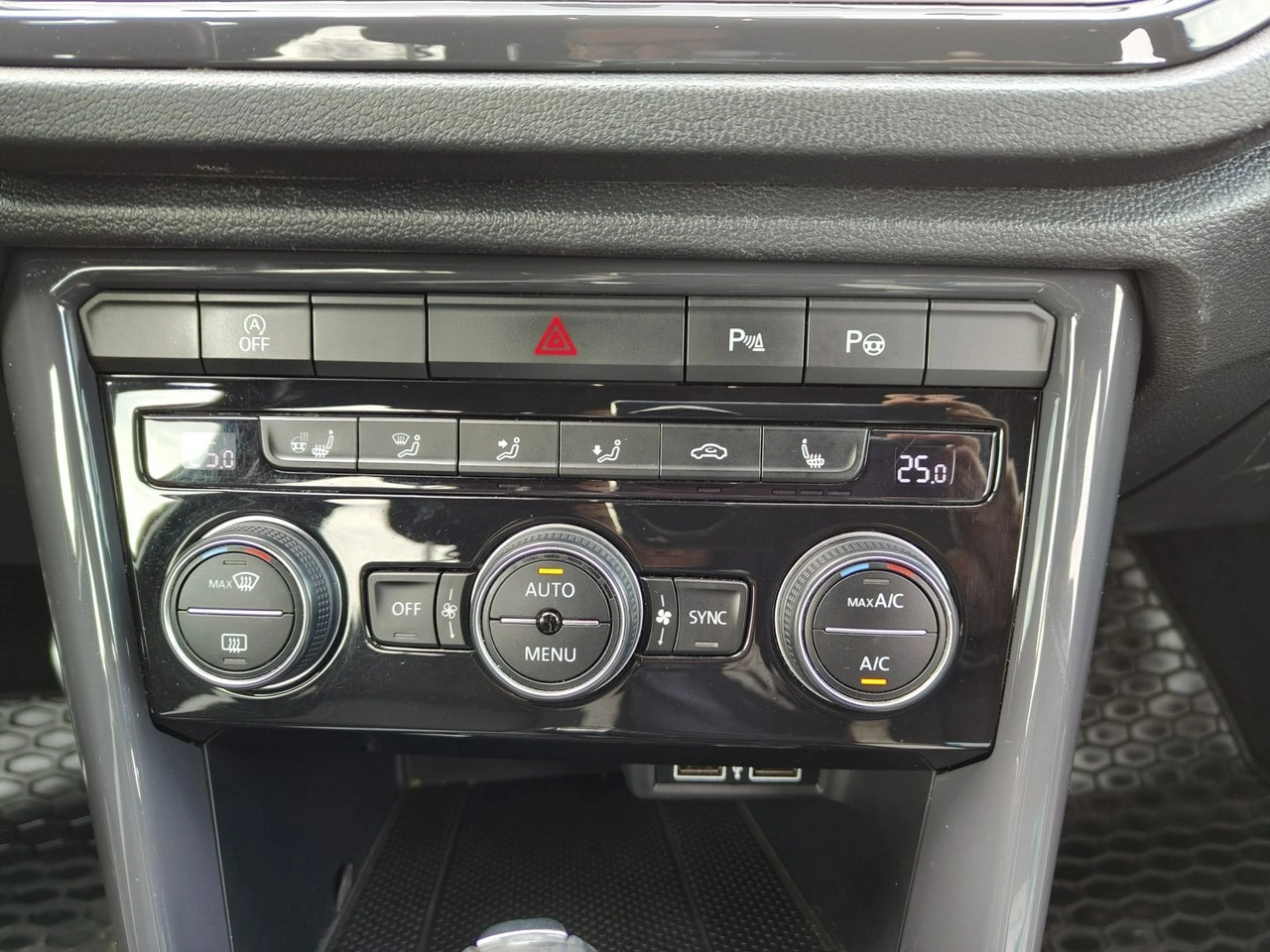 Volkswagen T-Roc - Zdjęcie 9