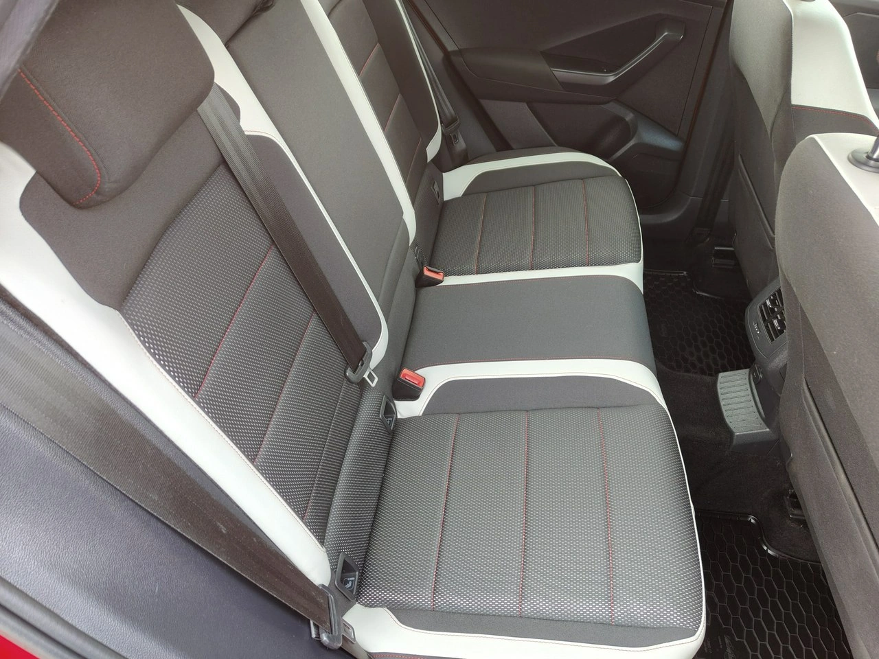 Volkswagen T-Roc - Zdjęcie 12