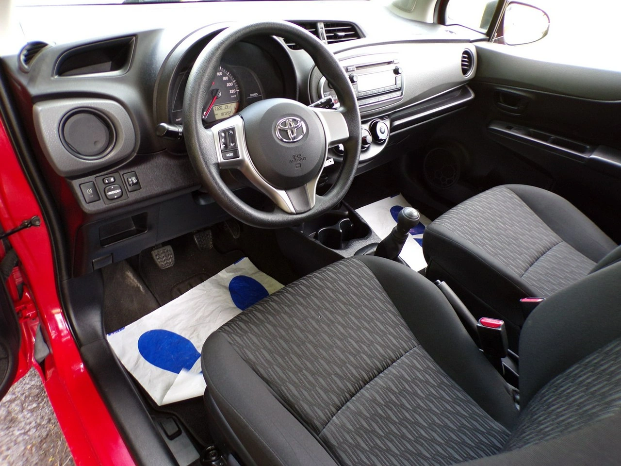 Toyota Yaris - Zdjęcie 16