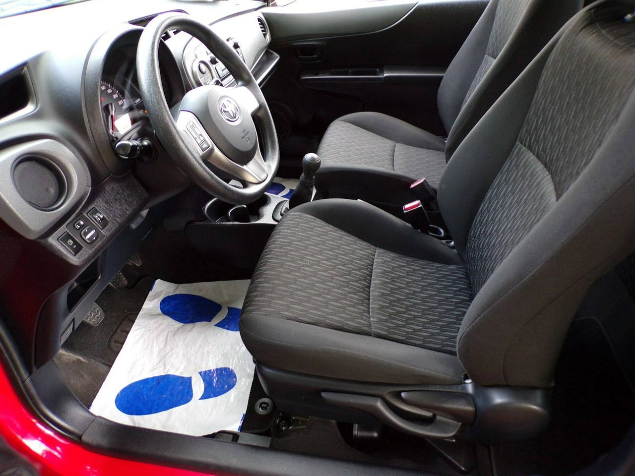 Toyota Yaris - Zdjęcie 17