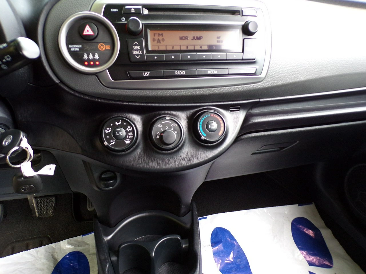 Toyota Yaris - Zdjęcie 19