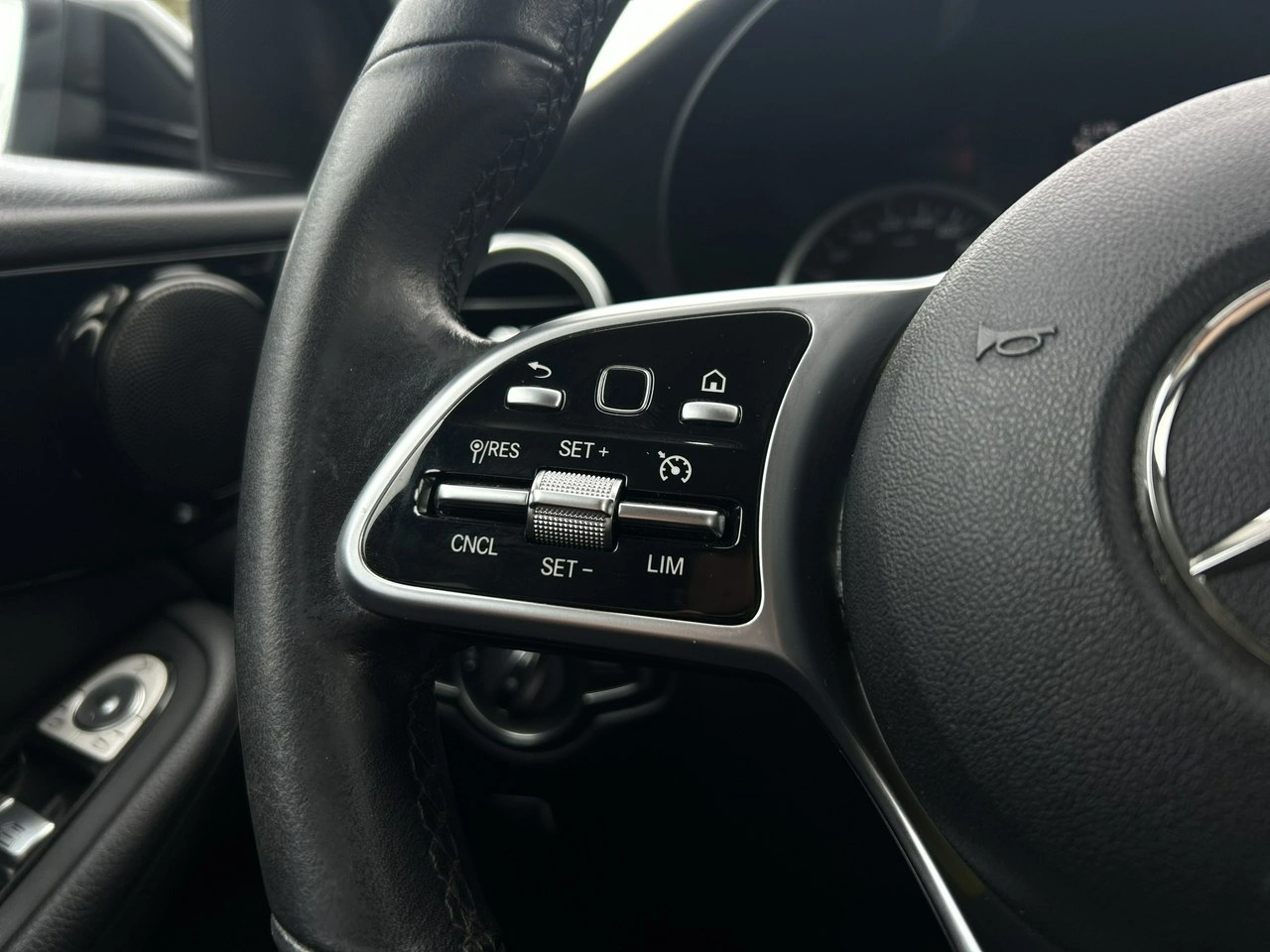 Mercedes GLC 200 - Zdjęcie 19