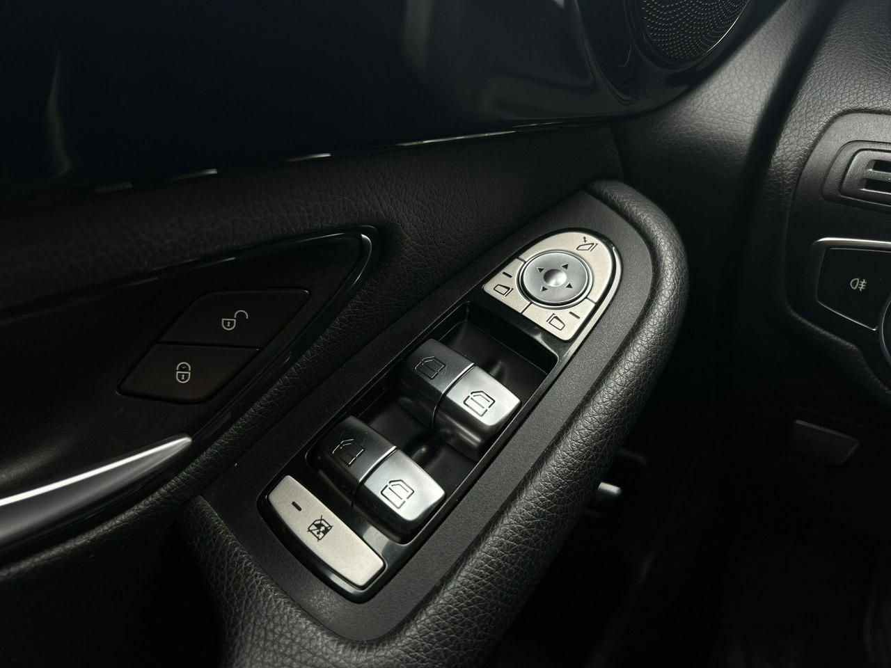 Mercedes GLC 200 - Zdjęcie 30