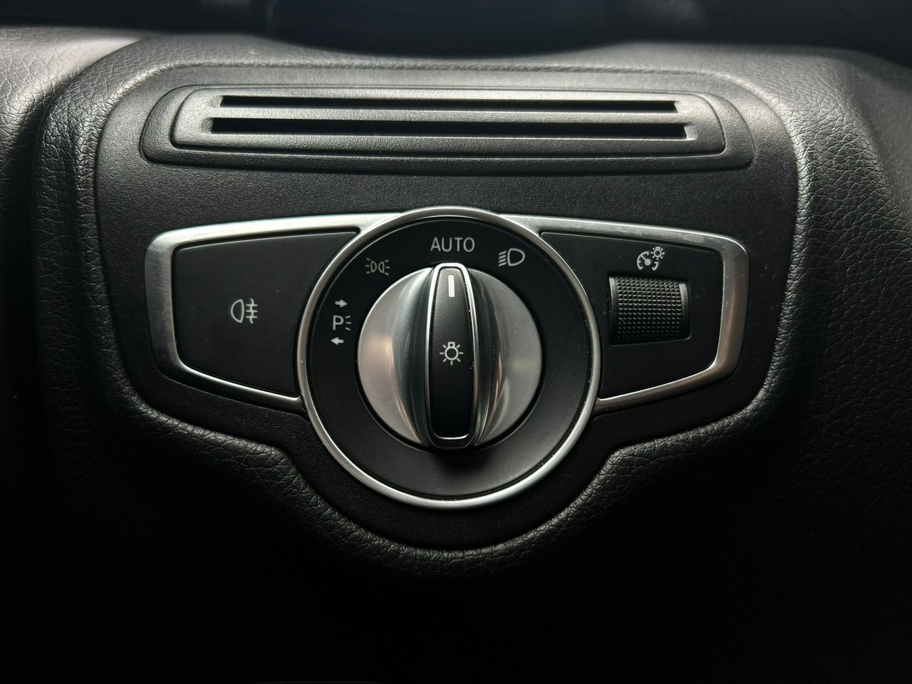 Mercedes GLC 200 - Zdjęcie 31