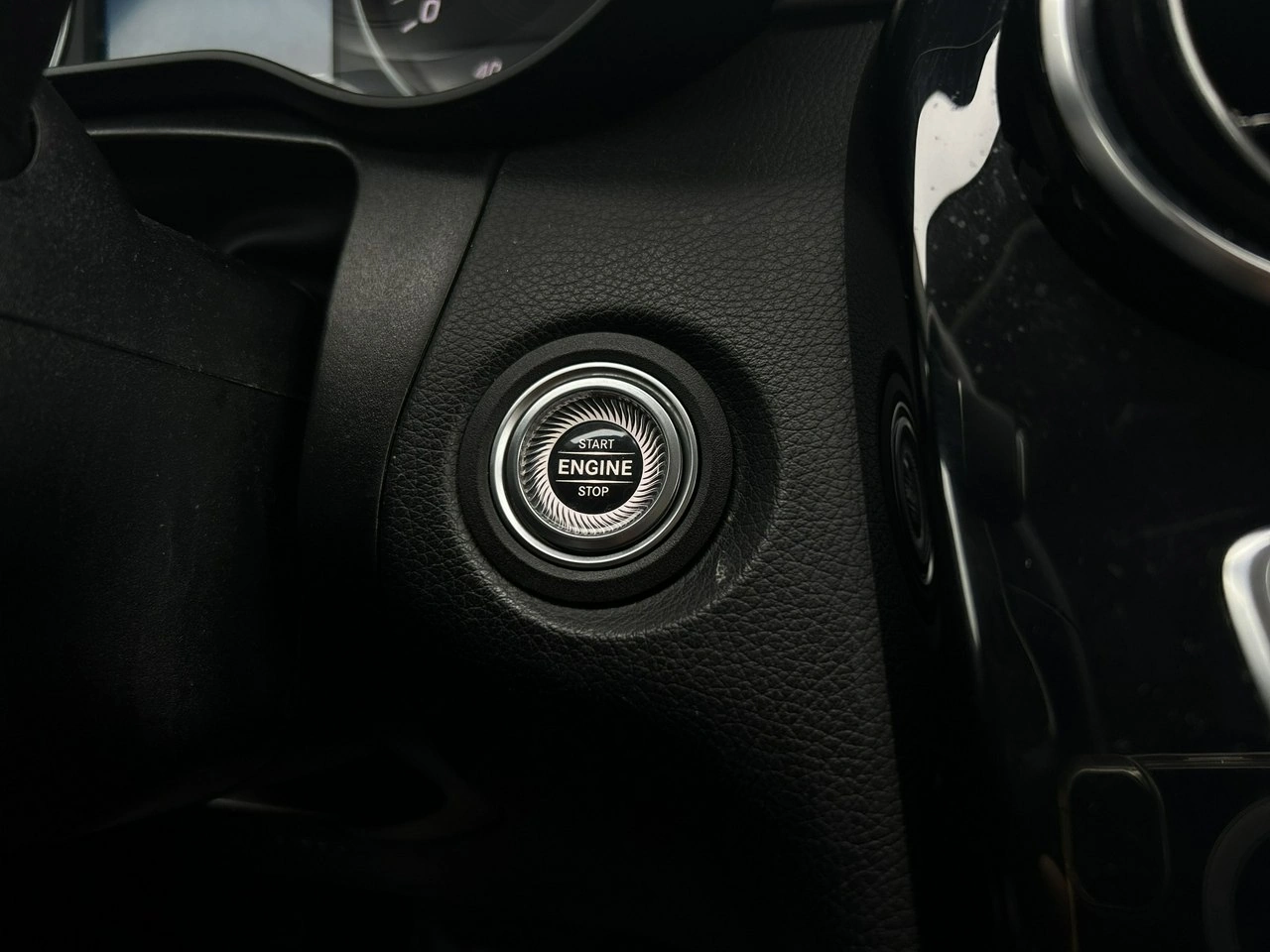 Mercedes GLC 200 - Zdjęcie 32