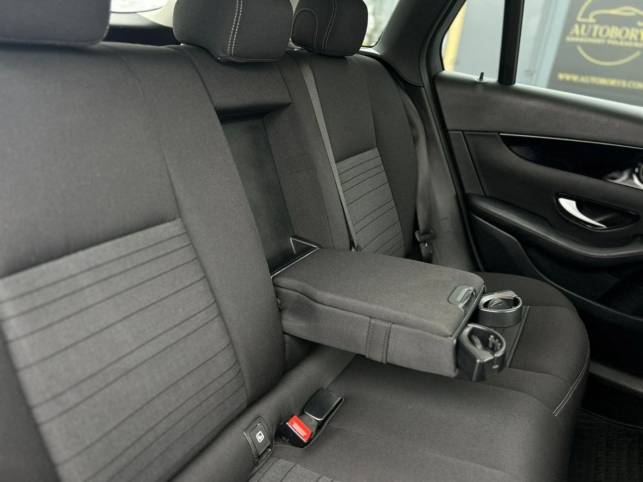 Mercedes GLC 200 - Zdjęcie 34